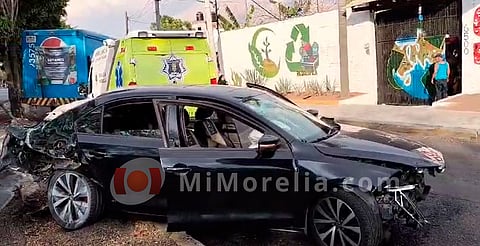 Fuerte choque entre auto y camión de Pepsi deja tres heridos en Morelia