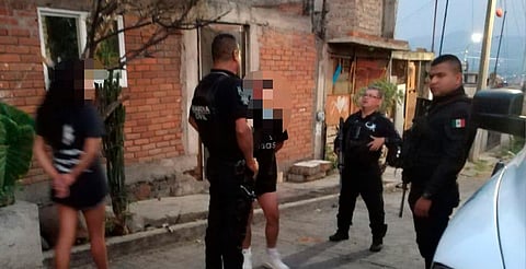 Los agentes se aproximaron al hombre quien mostró actitud hostil y agresivo