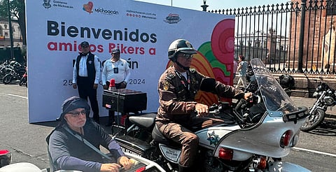 Michoacán recibe al turismo deportivo con caravana de motociclistas