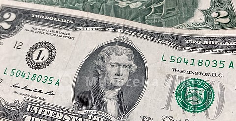 Peso mexicano abre semana con ganancia respecto al dólar