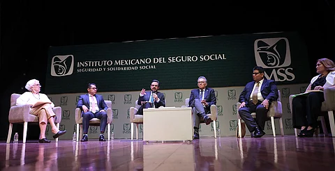 El director general del Instituto, Zoé Robledo, señaló que la evaluación de procesos debe lograr la satisfacción del derechohabiente con la atención brindada