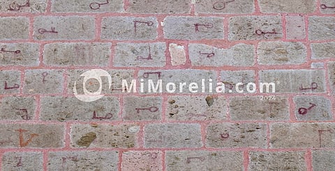 Detalle de las llaves en la Torre Poniente