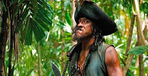 Muere actor de "Piratas del Caribe" tras ser mordido por un tiburón