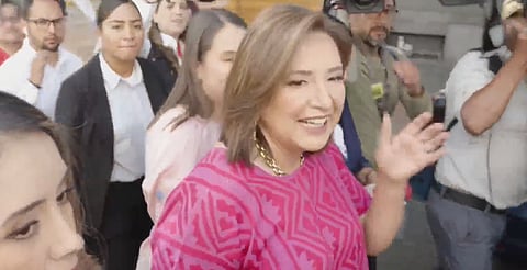 Xóchitl Gálvez, candidata presidencial, sale de casa rumbo a centro de operaciones