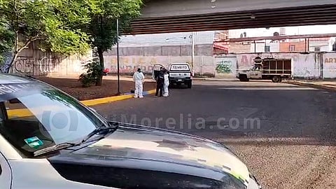 Muere motociclista al caer de puente en el libramiento de Morelia