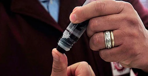 ¿Aún tienes tinta para votar en tu dedo? Te explicamos porqué no se borra
