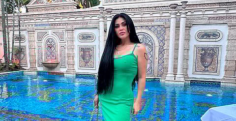 Gomita acusa a empleado de Aeroméxico por enviarle mensajes de odio