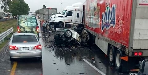 Aparatoso choque en la México-Querétaro deja al menos tres muertos