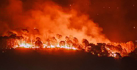 Solicita Bedolla a Sedena aplicar Plan DN-III-E para apagar incendio forestal en Uruapan