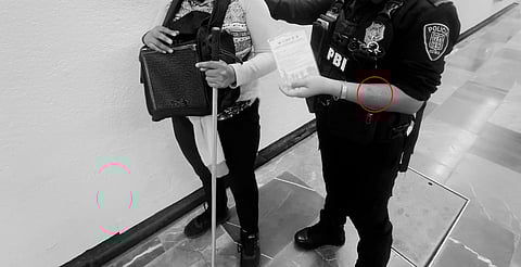 Mujer muerde a policía por no dejarla cantar en el Metro