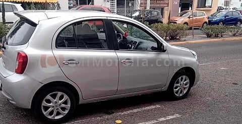 Delincuentes roban auto a mano armada al poniente de Morelia
