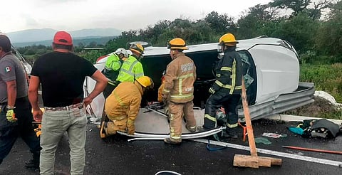 Familia vuelca en la Pátzcuaro-Cuitzeo; menor sufre amputación de piernas
