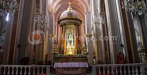 Retiran manifestador de catedral de Morelia; esto se sabe de la joya