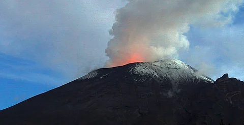 Popocatépetl registra 2 sismos; alertan de posible afectación por ceniza