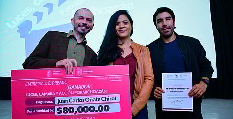 Premia Secum a ganador del certamen de cine por los 200 años de Michoacán