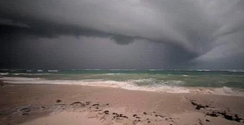 Beryl es ahora tormenta tropical, en tierra sobre Yucatán