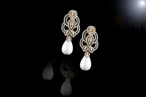 5 tipos de aretes que toda mujer debe tener en su joyero