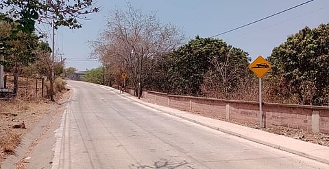 Colinda con el Estado de México y se beneficia población de 11 localidades de Michoacán