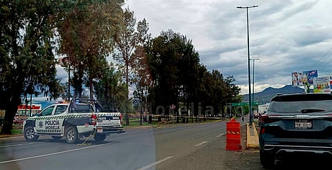 Muere mujer tras derrapar en moto en periférico de Morelia