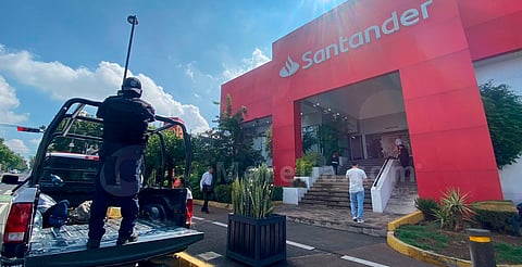 Hacen boquete en azotea de banco para robarlo, en Morelia; ya investigan