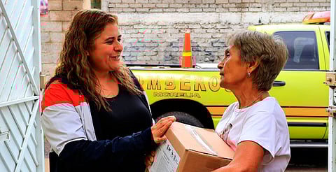 Brindan apoyo a vecinos de la Gertrudis Sánchez