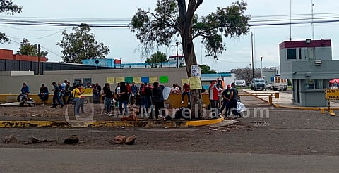 Se manifiestan de nuevo en centros penitenciarios de Michoacán; exigen destitución del coordinador