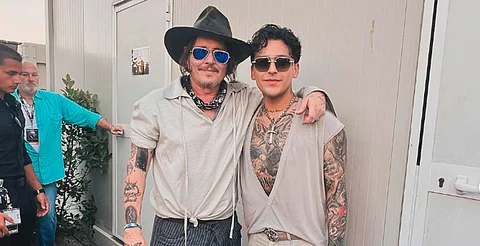 ¿Si se parecen o no? Fans de Christian Nodal dicen que Johnny Depp es su gemelo