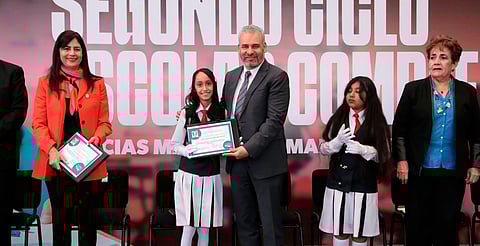 Gracias a maestros Michoacán es mejor: Bedolla