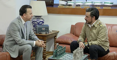 Zoé Robledo y gobernador de Durango dialogan sobre proyectos de salud del IMSS en el estado