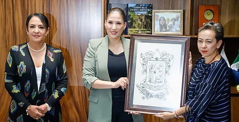 Recibe Legislativo réplica del Escudo Oficial del Estado de Michoacán