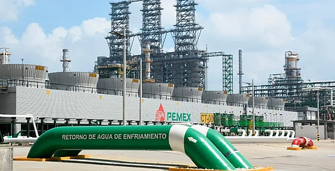 Refinería de Dos bocas producirá el 20% de la gasolina que se consume en el país: López Obrador
