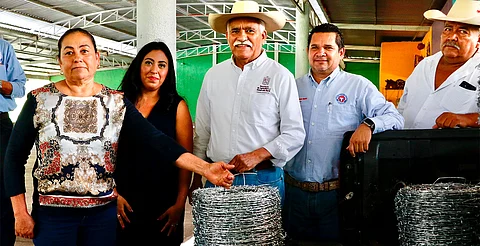 Arranca Sader entrega de alambre de púas a ganaderos de Tierra Caliente