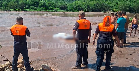 Hallan cuerpo de adolescente que fue arrastrado por la corriente, en Huetamo