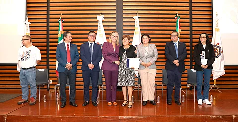 Se entregaron reconocimientos a investigadores Eméritos y a la maestra Naborina Villaseñor quien fungió durante 35 años como responsable del programa académico
