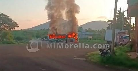 Desaparecen siete policías en comunidad de Tangamandapio; habitantes realizan bloqueos