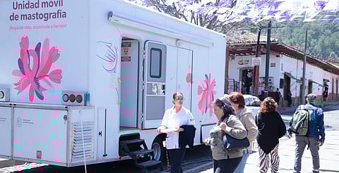 Unidades móviles de mastografía recorren los 113 municipios de Michoacán