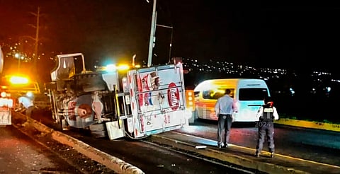 Vuelca camión de helados cerca de la avenida Torreón Nuevo