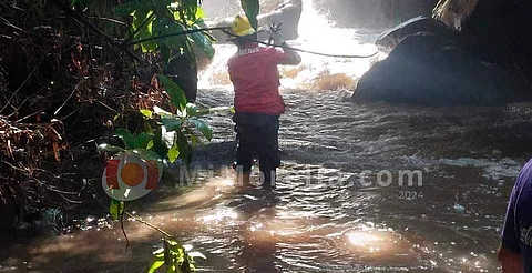 Hombre desaparece tras ser arrastrado por corriente de río en Zitácuaro