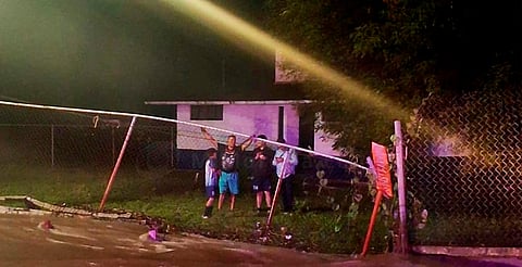 Cuatro personas quedan atrapadas en un área inundada de las Canchas de Policía y Tránsito