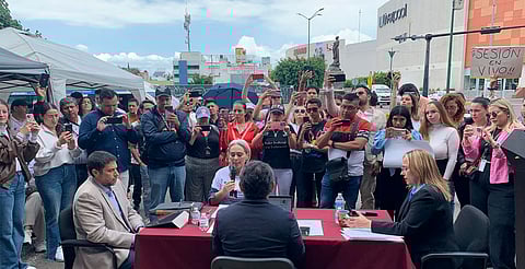 Poder Judicial sesiona a pie de calle tras paro labores en Morelia
