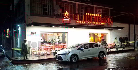 Comensal es atacado a tiros cuando cenaba en taquería de Uruapan