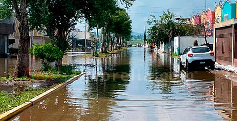 Atienden instancias municipales viviendas afectadas por inundaciones en Hacienda Tiníjaro y Benito Juárez