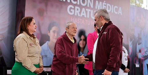 Entrega Bedolla apoyos económicos y médicos del programa Salud en tu Familia