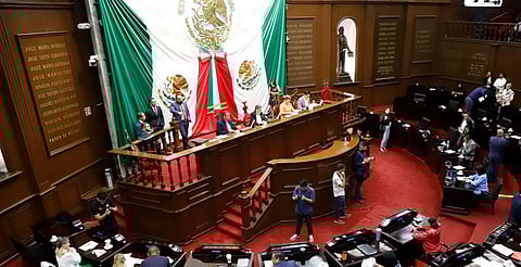 Aprueban permisos con goce de sueldo para atender hijos con cáncer o discapacidad