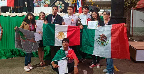 Estudiantes del Cecytem se coronan en Feria de Ciencias en Paraguay