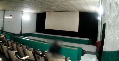 Asesinan a hombre en cine para adultos de CDMX