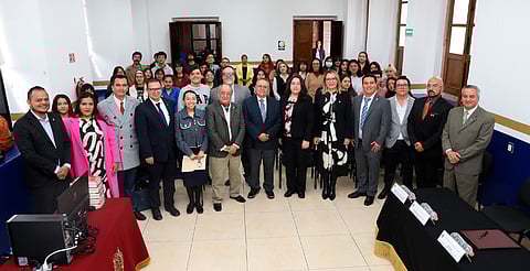 Formar futuros profesionistas de calidad para el avance de las Letras y las Humanidades: Acreditadores