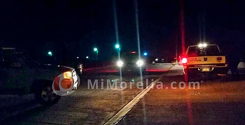 Volcadura de camioneta deja 2 hombres muertos en la Morelia-Pátzcuaro