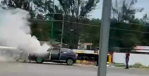 Se incendia auto a la altura de Ciudad Industrial, Morelia