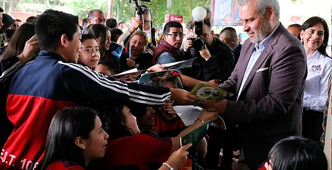 Bedolla fomenta la lectura con 400 mil libros en escuelas de Michoacán